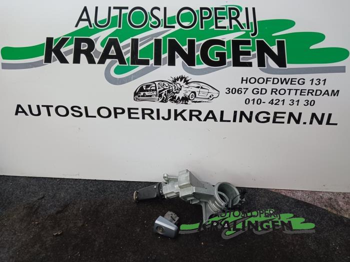 Gebrauchte Schlossset Opel Astra H GTC (L08) 1.4 16V Twinport Preis € 99,99 Margenregelung angeboten von Autosloperij Kralingen B.V.