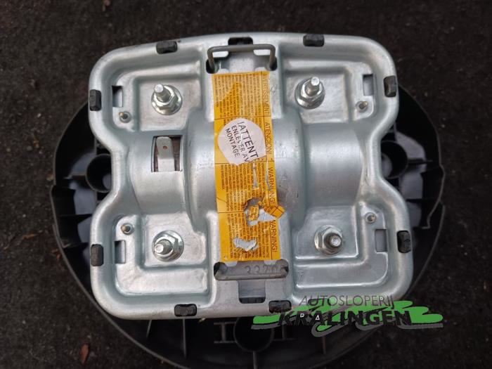 Left airbag (steering wheel) from a Renault Clio III (BR/CR) 1.2 16V 75 2006