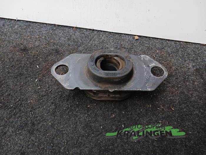 Engine mount from a Renault Clio III (BR/CR) 1.2 16V 75 2006