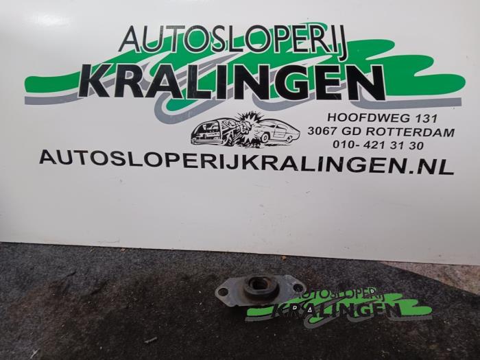 Usagé Support moteur Renault Clio III (BR/CR) 1.2 16V 75 Prix € 19,99 Règlement à la marge proposé par Autosloperij Kralingen B.V.