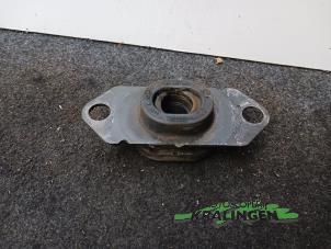 Engine mount from a Renault Clio III (BR/CR) 1.2 16V 75 2006