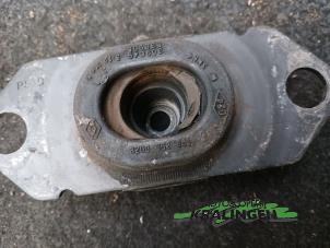 Engine mount from a Renault Clio III (BR/CR) 1.2 16V 75 2006