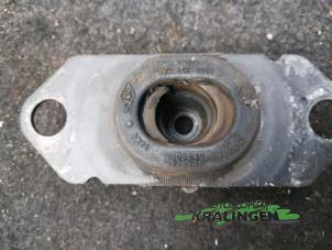 Engine mount from a Renault Clio III (BR/CR) 1.2 16V 75 2006