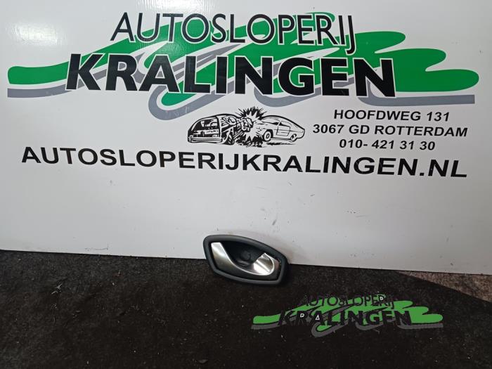 Gebrauchte Handgriff Renault Clio IV Estate/Grandtour (7R) 1.5 Energy dCi 90 FAP Preis € 25,00 Margenregelung angeboten von Autosloperij Kralingen B.V.
