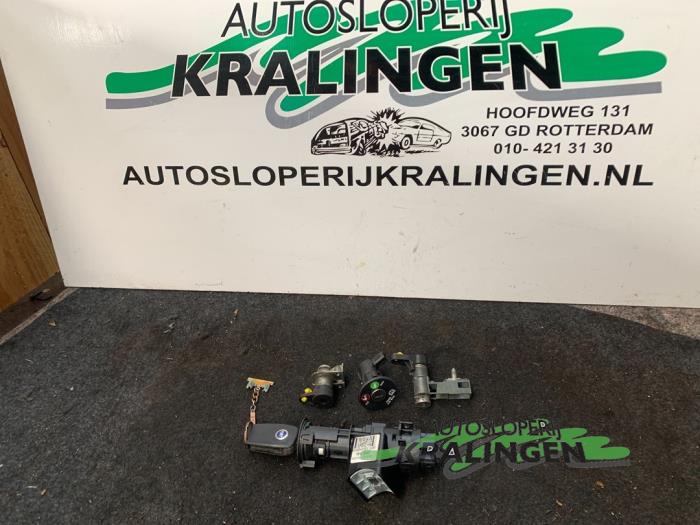 Gebrauchte Schlossset Fiat Panda (169) 1.2 Fire Preis € 100,00 Margenregelung angeboten von Autosloperij Kralingen B.V.