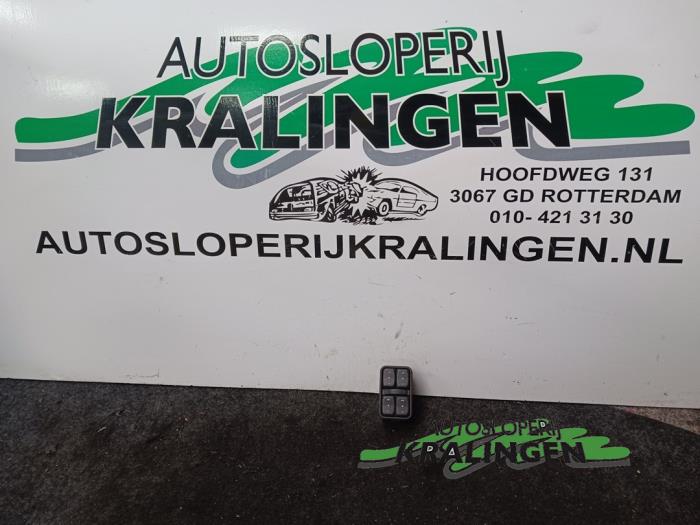 Usados Interruptor de ventanilla eléctrica Opel Zafira (F75) 1.8 16V Precio € 19,99 Norma de margen ofrecido por Autosloperij Kralingen B.V.