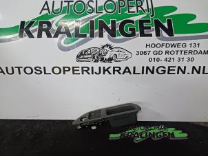 Usagé Commutateur vitre électrique Opel Agila (A) 1.0 12V Twin Port Prix € 20,00 Règlement à la marge proposé par Autosloperij Kralingen B.V.