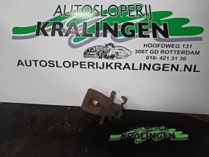 Used Rear brake calliper, left Renault Clio III (BR/CR) 1.4 16V Price on request offered by Autosloperij Kralingen B.V.