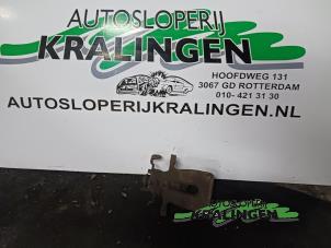 Used Rear brake calliper, right Renault Clio III (BR/CR) 1.4 16V Price on request offered by Autosloperij Kralingen B.V.