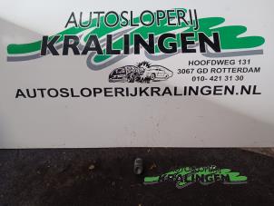 Używane Przelacznik lusterka Opel Agila (A) 1.2 16V Twin Port Cena € 10,00 Procedura marży oferowane przez Autosloperij Kralingen B.V.