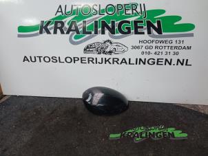 Gebrauchte Spiegelkappe rechts Peugeot 107 1.0 12V Preis auf Anfrage angeboten von Autosloperij Kralingen B.V.