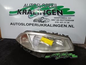 Used Headlight, right Renault Megane II (BM/CM) 1.6 16V Price € 50,00 Margin scheme offered by Autosloperij Kralingen B.V.