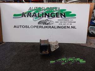 Used Engine mount Peugeot 307 CC (3B) 1.6 16V Price € 35,00 Margin scheme offered by Autosloperij Kralingen B.V.