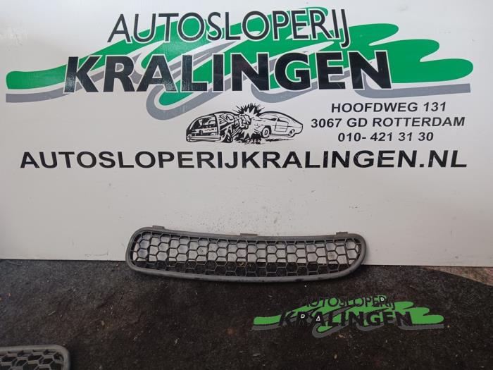 Gebrauchte Grill BMW Mini (R50/53) 1.6 16V One Preis € 14,99 Margenregelung angeboten von Autosloperij Kralingen B.V.