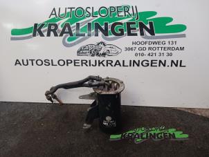 Używane Obudowa filtra paliwa Volkswagen Caddy III (2KA,2KH,2CA,2CH) 2.0 SDI Cena € 50,00 Procedura marży oferowane przez Autosloperij Kralingen B.V.