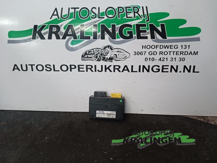 Używane Silnik dachu cabrio Peugeot 206 CC (2D) 1.6 16V Cena € 40,00 Procedura marży oferowane przez Autosloperij Kralingen B.V.