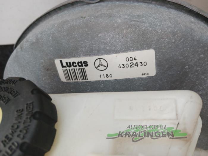 Bremskraftverstärker van een Mercedes-Benz SLK (R170) 2.3 230 K 16V 1997