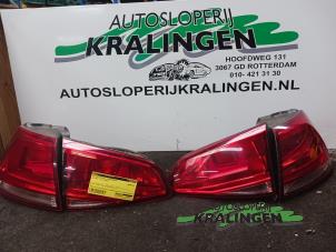 Usagé Kit feux arrière gauche + droite Volkswagen Golf VII (AUA) 1.2 TSI 16V Prix € 150,00 Règlement à la marge proposé par Autosloperij Kralingen B.V.