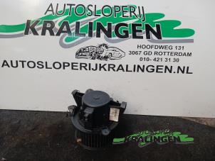 Usagé Moteur de ventilation chauffage Fiat Idea (350AX) 1.4 16V Prix € 19,99 Règlement à la marge proposé par Autosloperij Kralingen B.V.