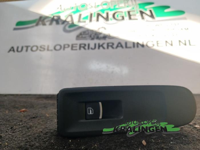 Usados Interruptor de ventanilla eléctrica Volkswagen Golf VI (5K1) 2.0 GTI 16V Precio € 9,99 Norma de margen ofrecido por Autosloperij Kralingen B.V.