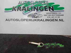 Usados Anillo de remolque delante Mazda 3 (BK12) 1.6i 16V Precio € 20,00 Norma de margen ofrecido por Autosloperij Kralingen B.V.