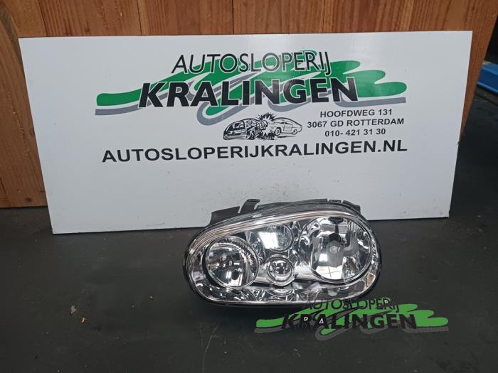 Używane Reflektor lewy Volkswagen Golf IV (1J1) 1.9 TDI 100 Cena € 24,99 Procedura marży oferowane przez Autosloperij Kralingen B.V.