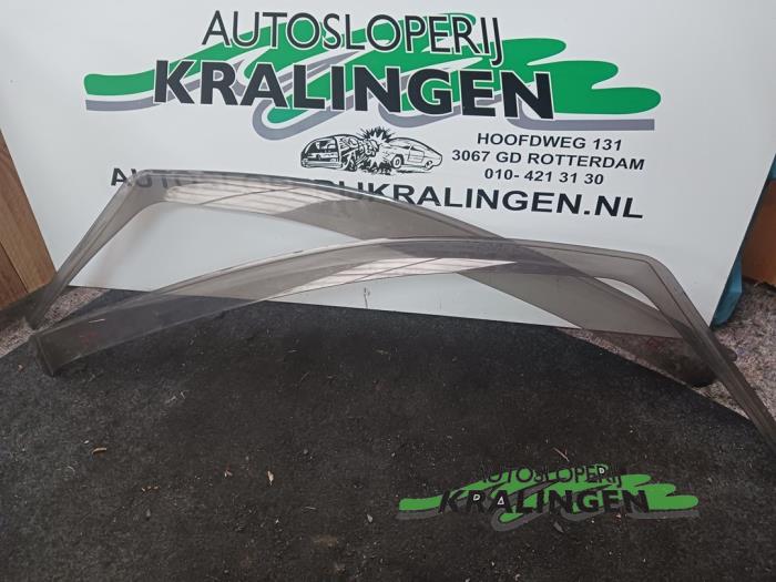 Begagnade Vindruta Volkswagen Caddy III (2KA,2KH,2CA,2CH) 2.0 SDI Pris € 19,99 Marginaltabell erbjuds av Autosloperij Kralingen B.V.