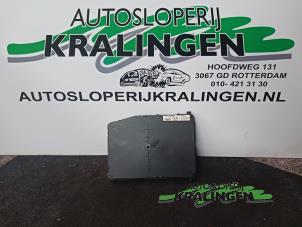 Usados Caja de fusibles Renault Scénic II (JM) 2.0 16V Precio € 50,00 Norma de margen ofrecido por Autosloperij Kralingen B.V.