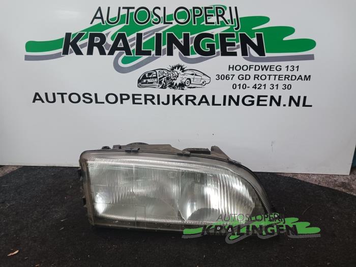 Używane Reflektor prawy Volvo V70 (GW/LW/LZ) 2.4 20V 140 Cena € 24,99 Procedura marży oferowane przez Autosloperij Kralingen B.V.