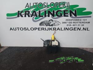 Used Tailgate lock mechanism Opel Vectra C GTS 2.2 16V Price € 50,00 Margin scheme offered by Autosloperij Kralingen B.V.