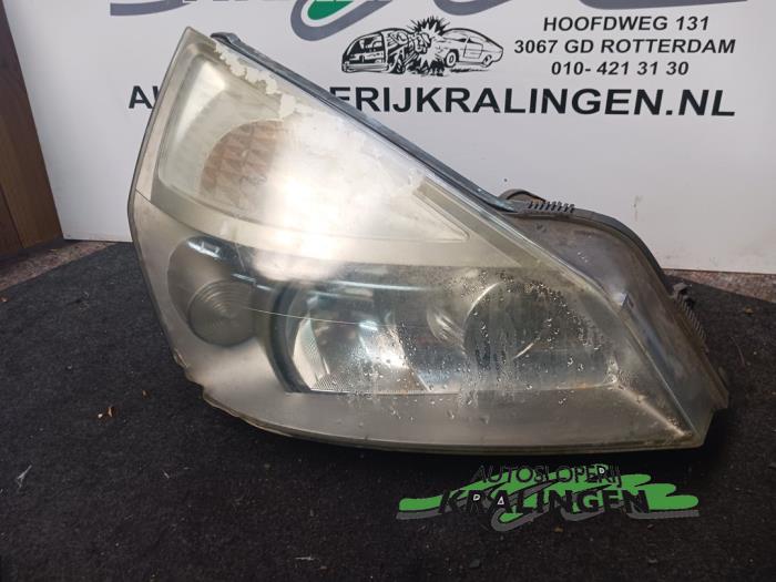 Headlight, right from a Renault Espace (JK) 2.0 16V Turbo 2004