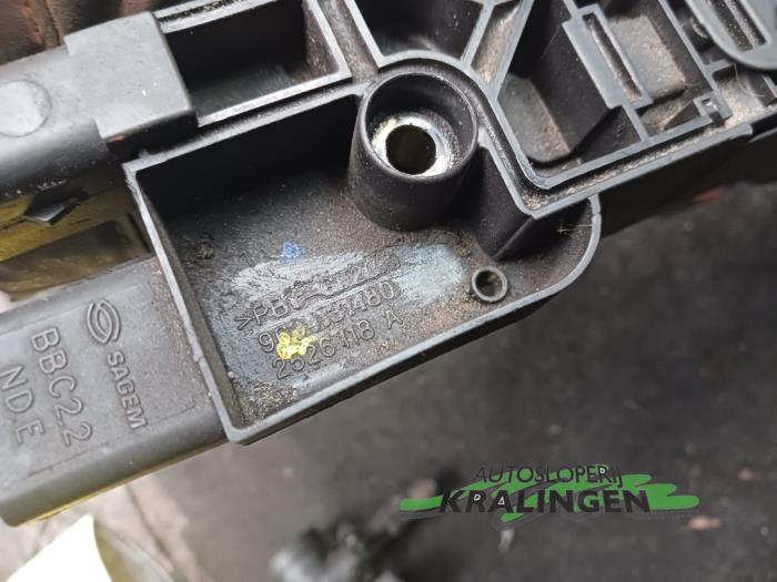 Zündspule van een Citroën Xsara Picasso (CH) 1.8 16V 2002