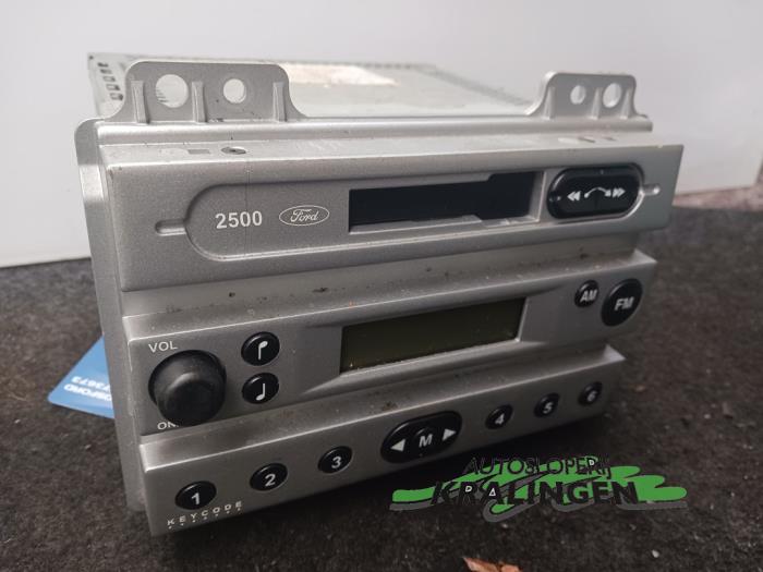 Radio CD player from a Ford Fusion 1.4 16V 2004