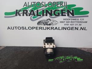Używane Pompa ABS Ford Focus 1 1.4 16V Cena € 30,00 Procedura marży oferowane przez Autosloperij Kralingen B.V.