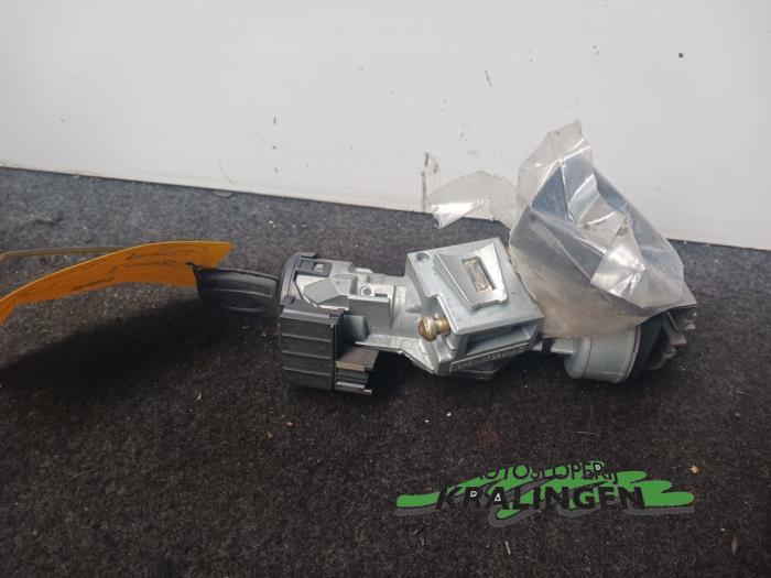 Ignition lock + key from a Ford Focus 2 1.8 TDCi 16V 2006