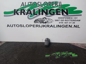 Używane Przelacznik elektrycznej szyby Ford Focus 1 Wagon 1.6 16V Cena € 20,00 Procedura marży oferowane przez Autosloperij Kralingen B.V.