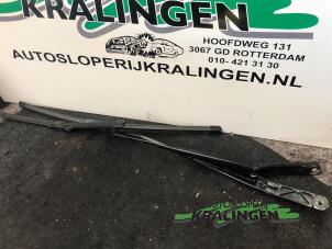 Used Ruitenwisserarm set Volkswagen Golf VII (AUA) 1.2 TSI 16V Price € 50,00 Margin scheme offered by Autosloperij Kralingen B.V.
