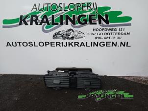 Usagé Aerateur tableau de bord Volkswagen Golf VII (AUA) 1.2 TSI 16V Prix sur demande proposé par Autosloperij Kralingen B.V.