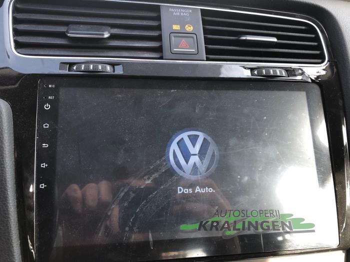 Jednostka multimedialna z Volkswagen Golf VII (AUA) 1.2 TSI 16V 2013