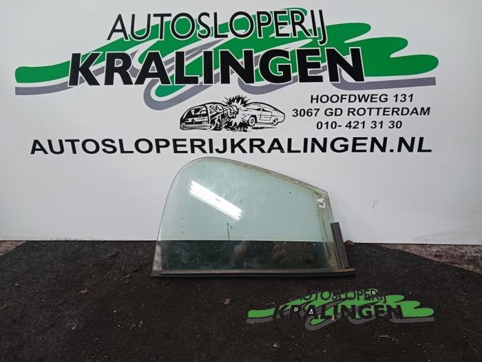 Usados Ventanilla triangular izquierda detrás Opel Corsa D 1.3 CDTi 16V ecoFLEX Precio € 50,00 Norma de margen ofrecido por Autosloperij Kralingen B.V.