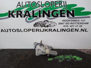 Usados Motor de limpiaparabrisas detrás Daihatsu Sirion 2 (M3) 1.0 12V DVVT Precio € 40,00 Norma de margen ofrecido por Autosloperij Kralingen B.V.