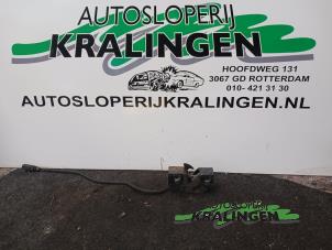 Usagé Mécanique de verrouillage capot Volkswagen Golf VII (AUA) 1.2 TSI 16V Prix sur demande proposé par Autosloperij Kralingen B.V.