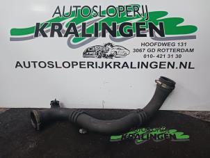 Usados Tubo de aspiración Aire Renault Espace (JK) 2.0 16V Turbo Precio € 40,00 Norma de margen ofrecido por Autosloperij Kralingen B.V.