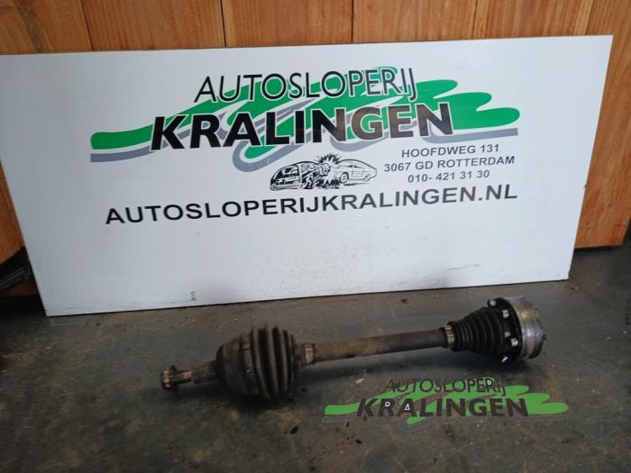 Front drive shaft, left from a Audi A3 (8L1) 1.8 20V 1998