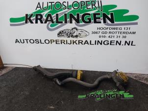 Usados Tubo de llenado de aceite Opel Vivaro 2.0 CDTI Precio de solicitud ofrecido por Autosloperij Kralingen B.V.