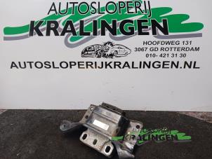 Używane Wspornik silnika Volkswagen Golf VII (AUA) 1.2 TSI 16V Cena € 50,00 Procedura marży oferowane przez Autosloperij Kralingen B.V.
