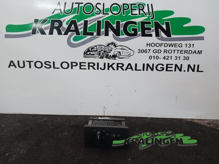 Usagé Commodo phare Ford Mondeo III Wagon 2.0 TDdi 90 16V Prix € 19,99 Règlement à la marge proposé par Autosloperij Kralingen B.V.