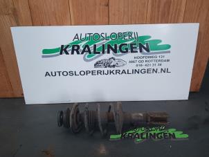 Used Fronts shock absorber, left Renault Twingo (C06) 1.2 Price € 40,00 Margin scheme offered by Autosloperij Kralingen B.V.
