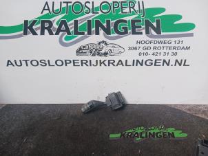 Usados Interruptor de indicador de dirección Ford Focus 2 1.8 TDCi 16V Precio € 20,00 Norma de margen ofrecido por Autosloperij Kralingen B.V.
