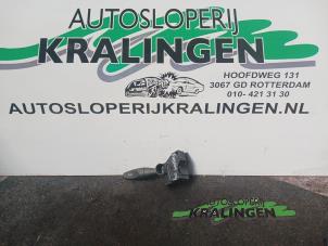 Usagé Commutateur feu clignotant Ford Fusion 1.4 16V Prix € 20,00 Règlement à la marge proposé par Autosloperij Kralingen B.V.
